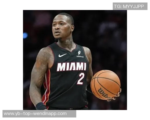 美媒发布AI合成图罗齐尔庭审前手铐黄蜂连帽衫造型引关注 美媒发布AI合成图罗齐尔庭审前手铐黄蜂连帽衫造型引关注