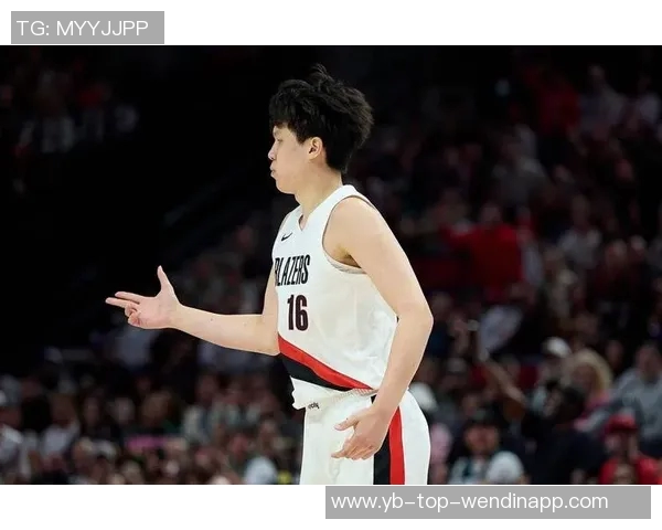 探花埃奇库姆表现尚可9投3中三分球命中1个贡献10分1篮板2助攻1盖帽 探花埃奇库姆表现尚可9投3中三分球命中1个贡献10分1篮板2助攻1盖帽